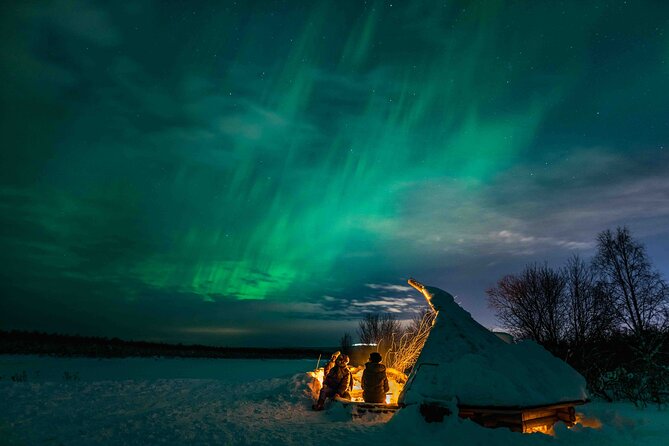 Aurora Borealis Snowshoeing Adventure by Night from Rovaniemi - Gear check: snowshoes are provided, your cold-weather kit is on you