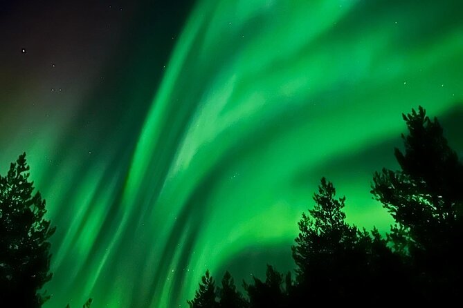 Aurora Hunt with BBQ in Rovaniemi - How the Aurora hunt actually works beside a huge lake