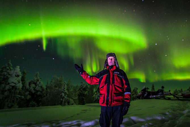 Auroras in Saariselkä – Northern Lights Photo Tour by Car and on Foot - Warm drinks and food: the small detail that makes the night work