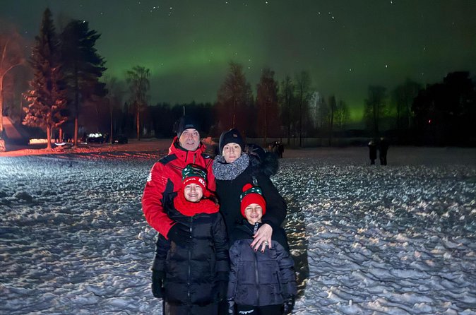 FAMILY FRIENDLY Aurora tour by minivan - What to wear for an Aurora minivan tour in Finland