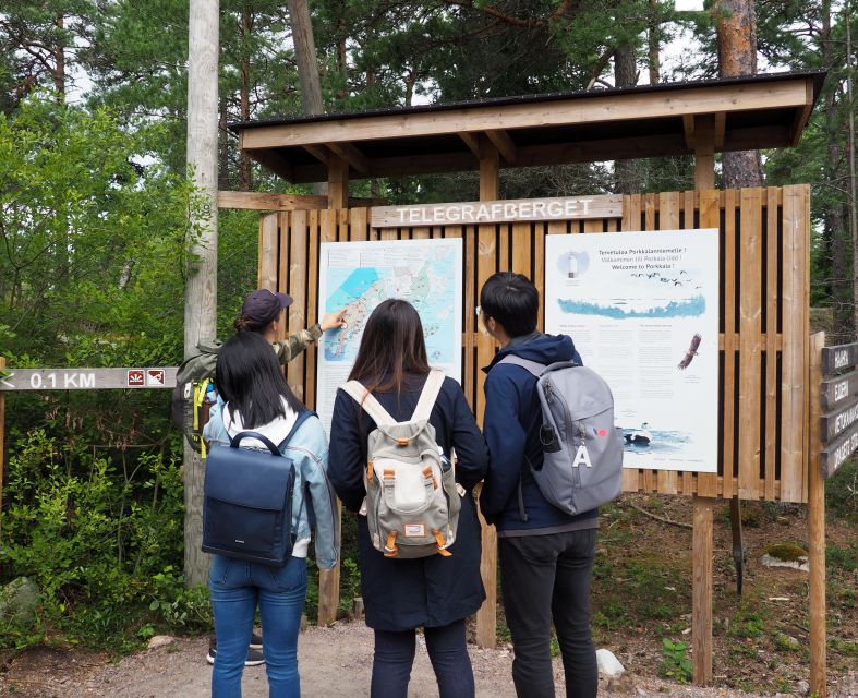 From Helsinki: Archipelago Excursion in Porkkalaniemi - The guided coastal walk: 2.5 to 3 km of rolling rocks and big views