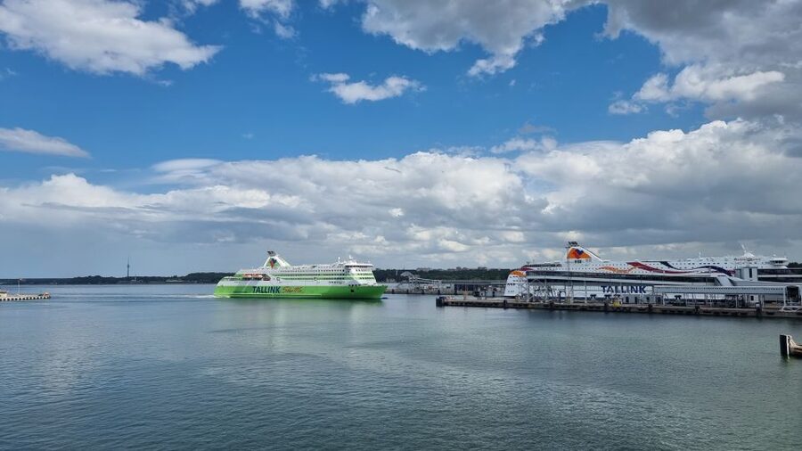 From Helsinki: Luxury Trip to Tallinn Ferry +VIP Car - VIP comfort plus a real guide, not just a ride