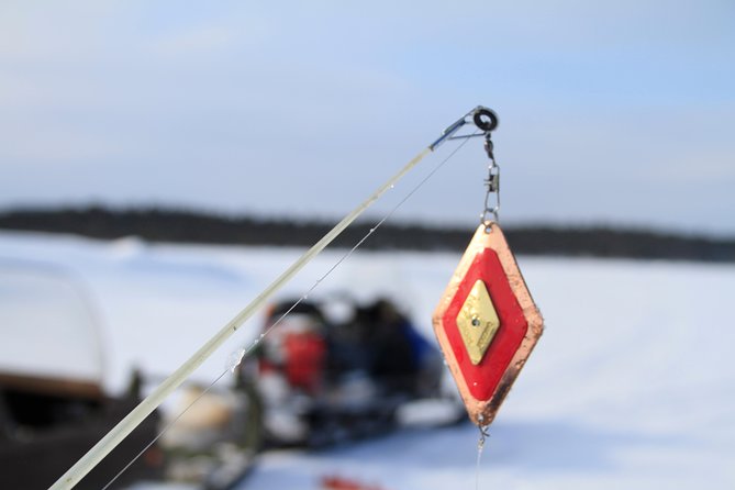 From Ivalo: Ice Fishing Safari to Lake Inari, reindeers & lunch - Lunch by an open fire: why this meal is a highlight, not an afterthought