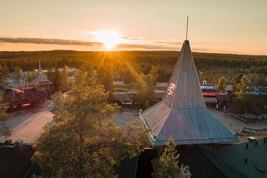 From Rovaniemi: Full-Day Tour to Lapland's Best Attractions - Vikaköngäs Nature Trail and the Arctic Circle moment by Vaattunkijoki River