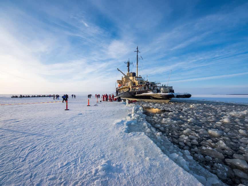 From Rovaniemi: Icebreaker Sampo Cruise with Ice Floating - Photos, communication, and the human side of the day
