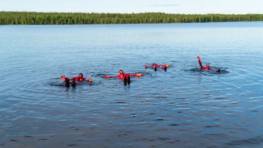 From Rovaniemi: Midnight Sun Forest Lake Float - Gingerbread, hot drinks, and guided stories on the shore
