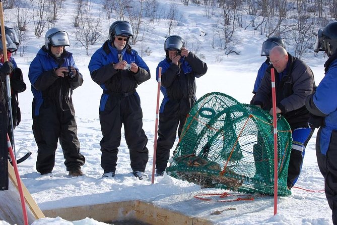 Full-Day Trip: King Crab Safari to Norway from Saariselkä Including Lunch - Crossing into Norway and stepping into Arctic fjord country