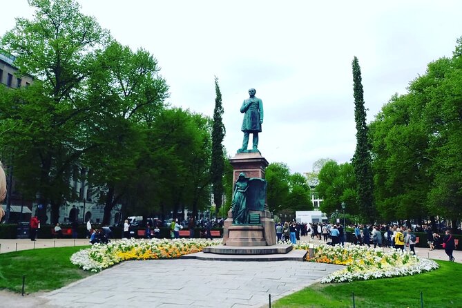 Helsinki Airport Layover Sightseeing Tour - Senate Square and Esplanadi Park: The Classic Helsinki Walk