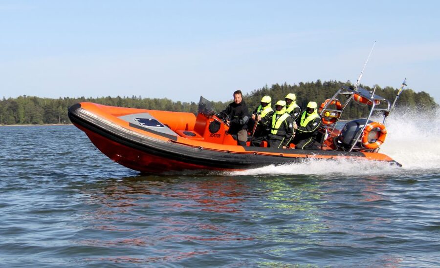 Helsinki: Archipelago RIB Boat Tour with BBQ Lunch and Sauna - Key points at a glance