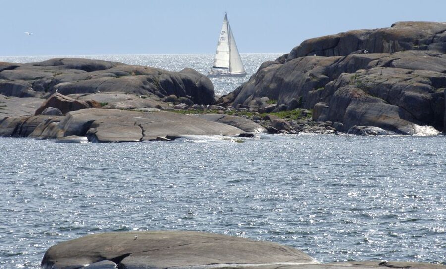 Helsinki: Archipelago RIB Boat Tour with BBQ Lunch and Sauna - Where it starts: Café Marina Bay and the red RIB setup