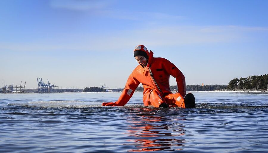 Helsinki: Floating Experience in a Survival Suit - Helsinki Floating Experience in a Survival Suit, the Core Idea