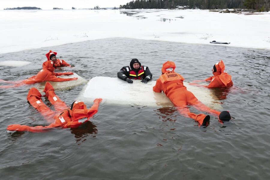 Helsinki: Floating Experience in a Survival Suit - Who should book this Helsinki winter bathing experience