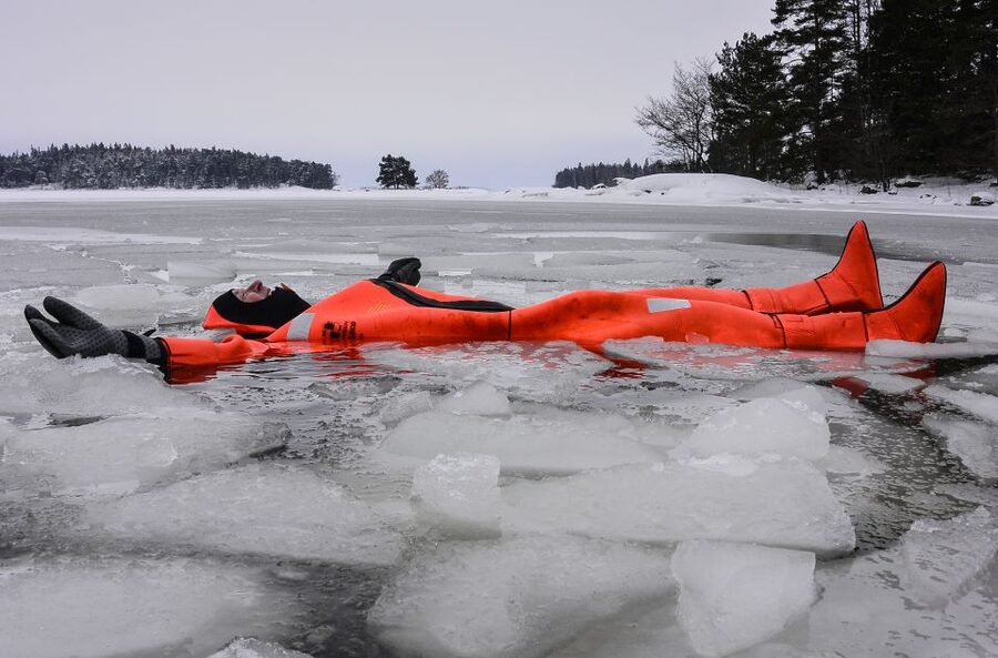 Helsinki: Floating Experience in a Survival Suit - The survival suit: how you stay warm and dry