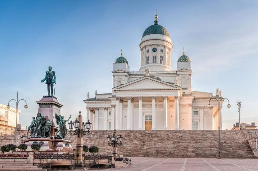 Helsinki : Highlights Walking Tour - Helsinki Cathedral and Senate Square: the big landmarks, explained for real viewing