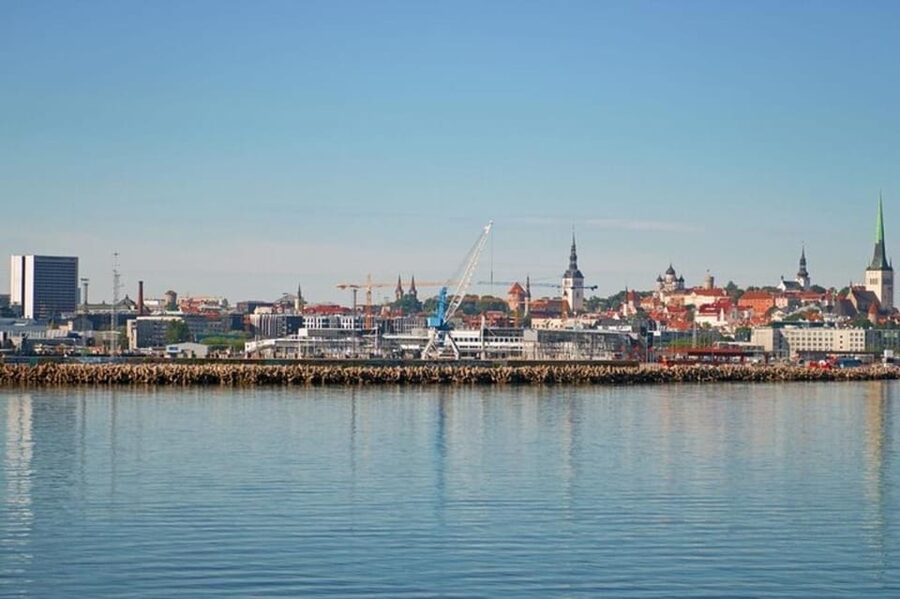 Helsinki : Highlights Walking Tour - Starting at Snellmaninkatu 8, then moving with a smooth walking rhythm