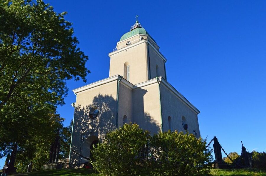 Helsinki Shore Excursion: City Sightseeing and Suomenlinna - The ferry switch at Market Square: where the day changes