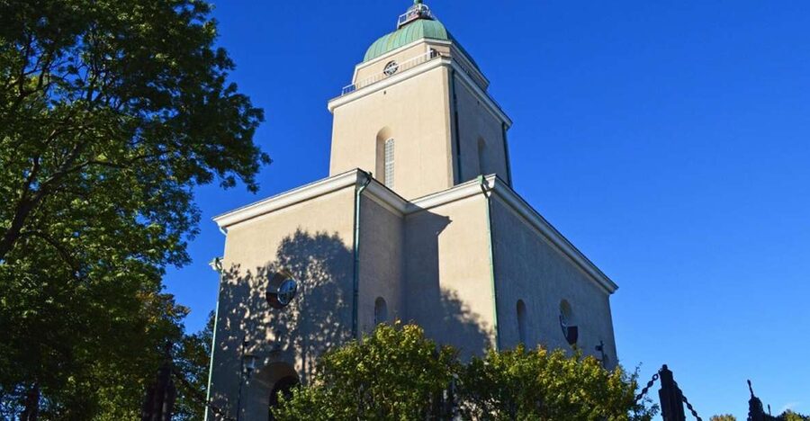 Helsinki Shore Excursion: City Sightseeing and Suomenlinna - Helsinki photo stops that help you read the city
