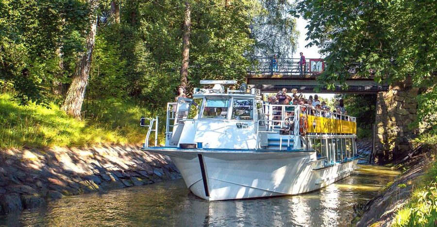 Helsinki: Sightseeing Canal Cruise with Audio Commentary - From Islands to Neighborhoods: Vasikkasaari, Santahamina, and Jollas