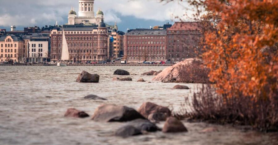 Helsinki: Small-Group Walking Tour with City Planner Guide - Esplanadi, Runeberg’s monument, and the city’s cultural backbone