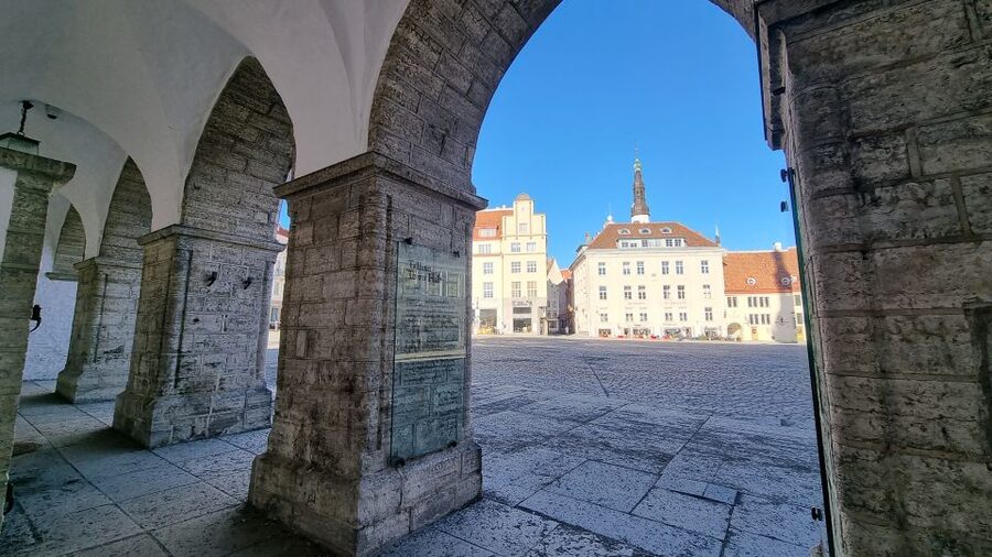 Helsinki: Tallinn Guided Day Tour with Ferry Crossing - Getting off the ferry: port meet-up and the van ride into Tallinn