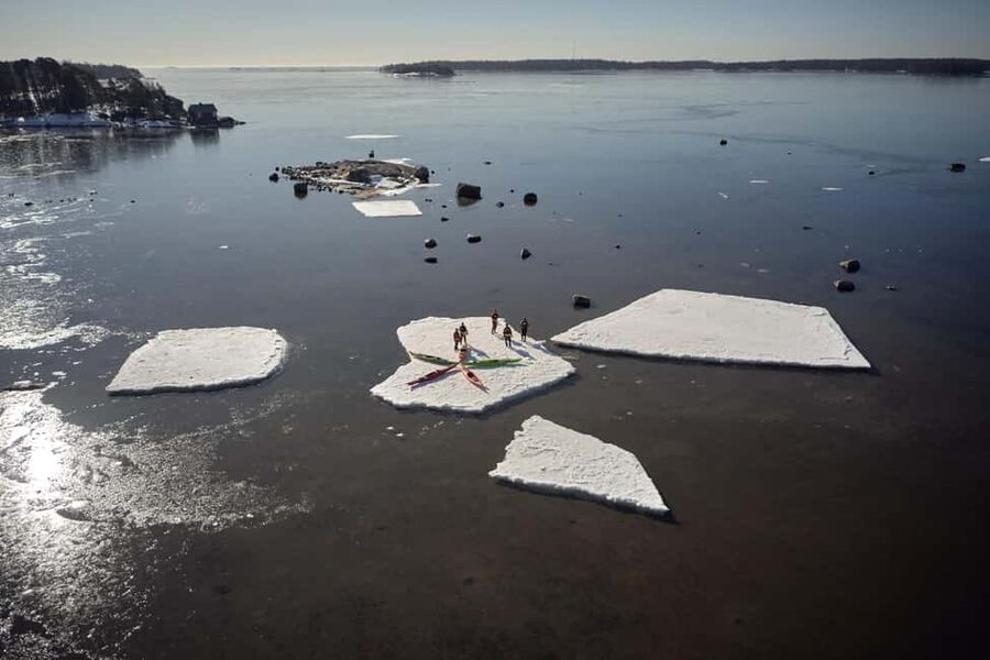 Helsinki: Winter Kayaking in Eastern Helsinki Archipelago - What the hot juice and chocolate do for you after the cold work