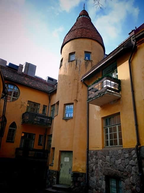 Hidden gems: The south Helsinki walk - Eira and Punavuori: Courtyards, Wooden Houses, and Side Streets