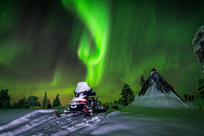 Hunting Northern Lights by Snowmobiles - Snowmobile time in Saariselka, not just “waiting for the lights”
