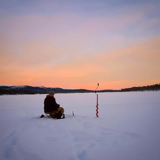 Ice-Fishing by Foot on Lake Ylläsjärvi - Lake Ylläsjärvi and the one-meter ice trick
