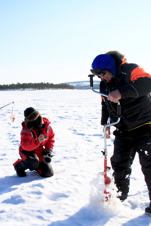 Ivalo: Ice Fishing Tour to Lake Inari, Reindeers & Lunch - Minibuss Pickup, Thermal Gear, and the Sleigh-Snowmobile Transfer