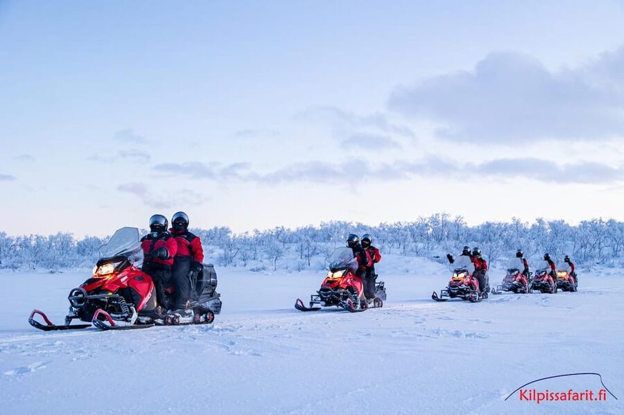 Kilpisjärvi: Border of Three Countries Snowmobile Safari - Hot drink and pastry break: comfort without killing the mood