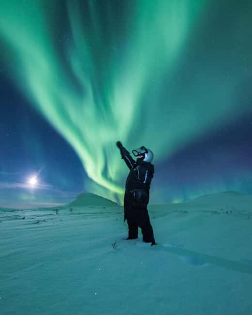 Kilpisjärvi: Northern Lights Snowmobile Tour with Photos - Campfire Comfort: Hot Drink, Pastry, and When to Slow Down