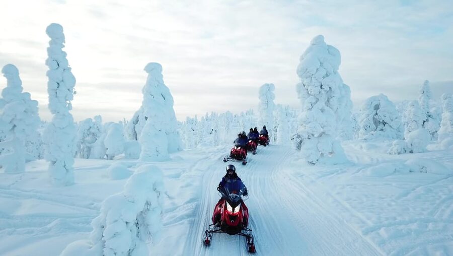 King of Ylläs: Snowmobiling to the Hill - Who can drive and who should sit this one out