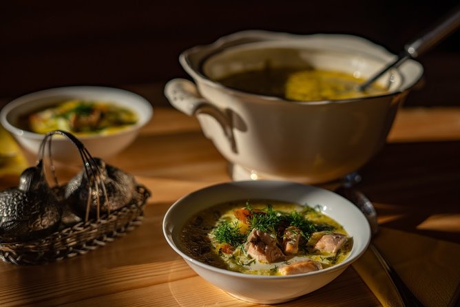 Lappish Cooking Master Class - The hour in the cottage, learning salmon creamy soup step by step
