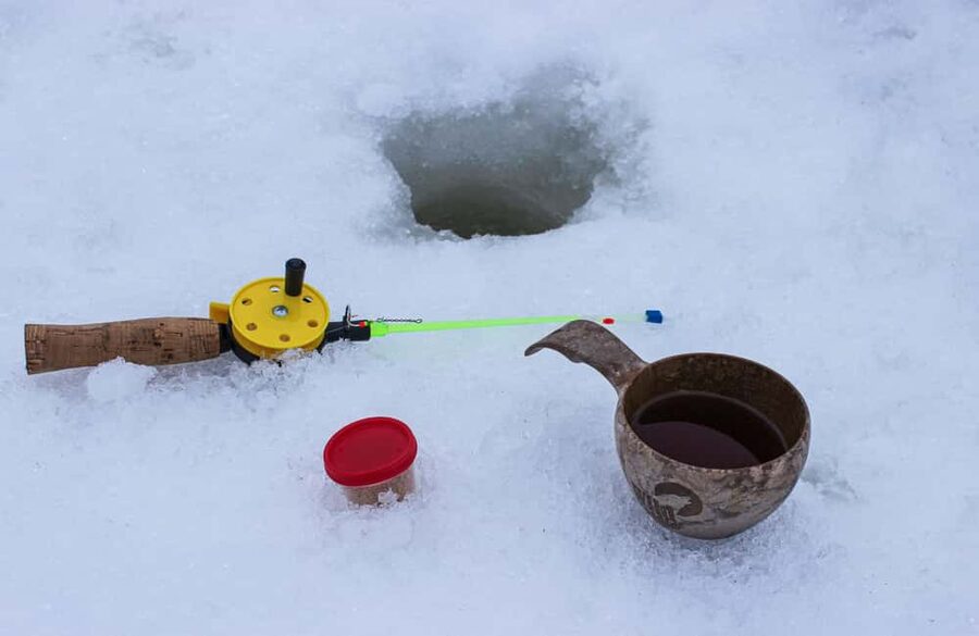 Levi: A fun Ice Fishing Experience in Levi, 3 HOURS - What You Actually Do on the Ice: Drilling, Lines, and Cold-Weather Patience