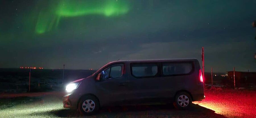 Levi: Northern Lights by Minivan with hot drinks and snacks - Chasing the Northern Lights from Sirkka, in a small minivan
