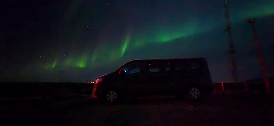 Levi: Northern Lights by Minivan with hot drinks and snacks - Why the drive takes you beyond Levi (and not just a quick stop)