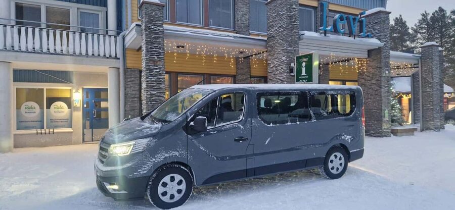 Levi: Northern Lights by Minivan with hot drinks and snacks - Warm tea and homemade snacks, because waiting is part of the game
