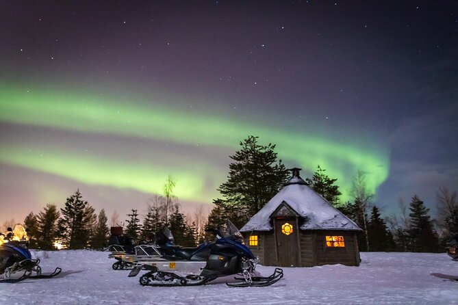 Levi Northern lights by snowmobile - Shared snowmobiles, driver rules, and safety basics you should expect