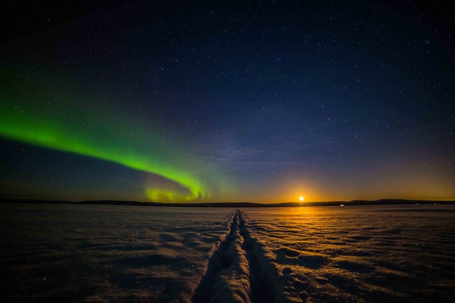 Levi: Northern Lights Snowmobile Tour with Snacks and Drinks - The secret stop: photo time and a real warm break