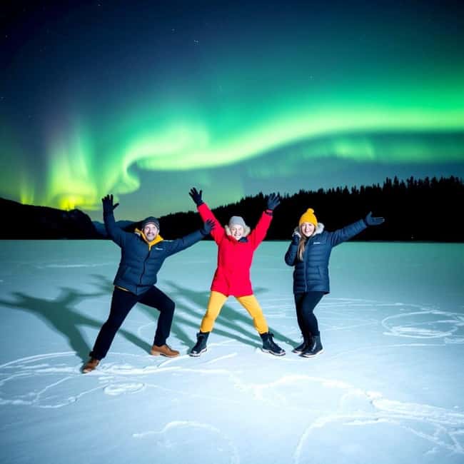 Levi: Northern Lights Tour and Stargazing by Telescope - The campfire plan: warm drinks and roasted sausages while you wait