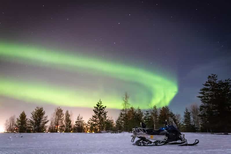 Levi: Snowmobile Northern Lights Hunting Trip - How a Levi snowmobile aurora hunt turns Lapland night into a mission