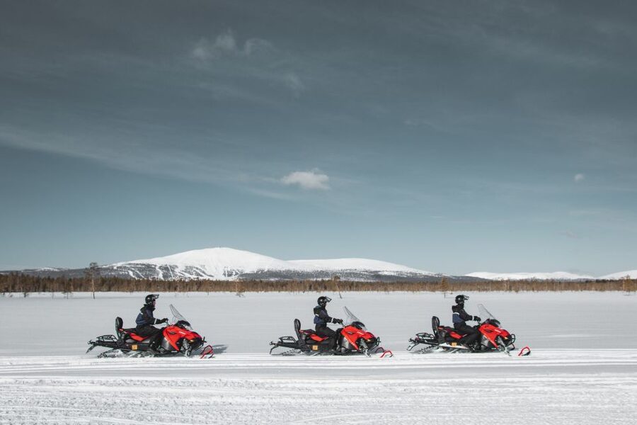 Levi: Snowmobile Safari with Ice Fishing and Outdoor Lunch - Who drives, who rides, and how the snowmobile layout works