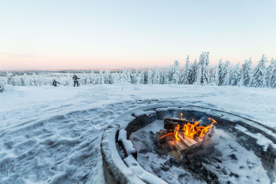 Levi: Snowshoe Adventure in the Wilderness - The heart of the hike: equipment setup and guided snowshoeing