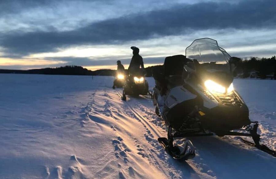 Levi: Twilight Snowmobile Safari & Stargazing Experience - Cozy cabin finish: hot drinks, cookies, and a real decompression