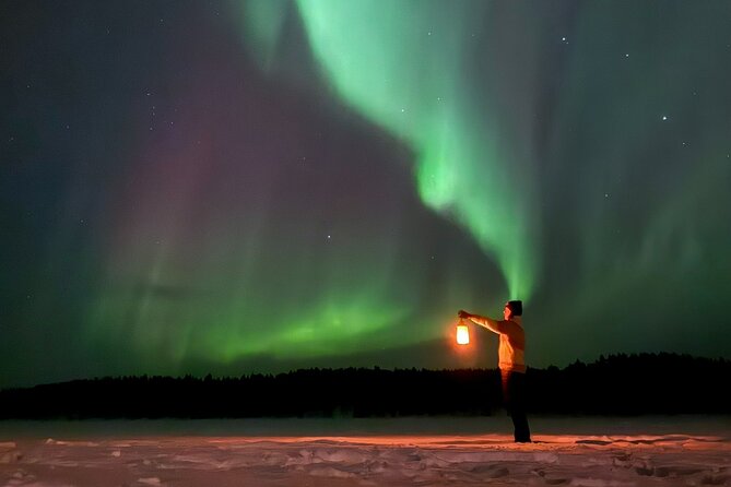 Northern Lights Adventure in the Wild with Campfire Treats - Reindeer hides on a frozen lake: the viewing setup you’ll feel in your bones