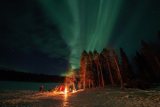 Northern Lights Hunting in Lappish old cottage - Why a Lappish old cottage hunt works in Rovaniemi