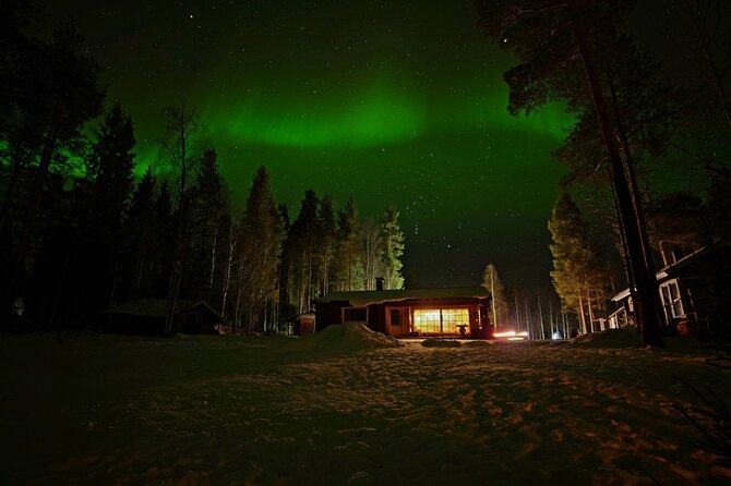Northern Lights Hunting in Lappish old cottage - Pickup timing that can make or break your night