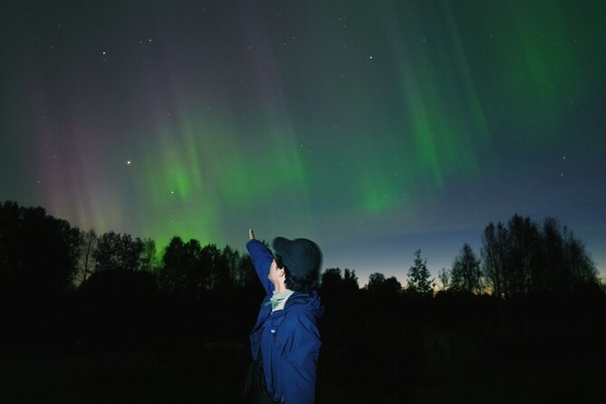 Northern lights hunting photo tour with bbq; small groups - Hotel pickup and transport: why it changes the value