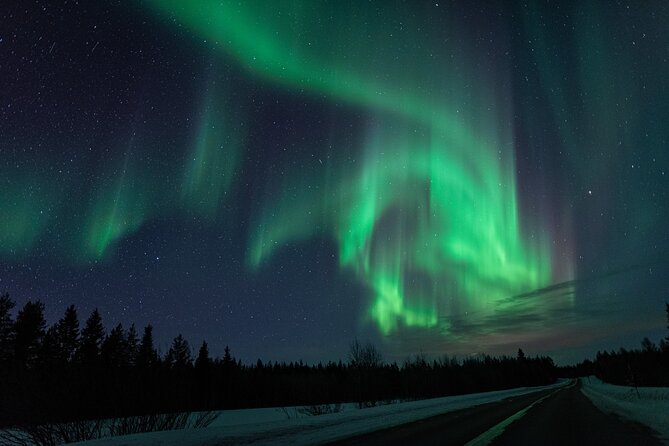 Northern Lights Hunting with a photographer (Only small groups) - Photo results with a photographer: what you gain beyond just seeing the lights