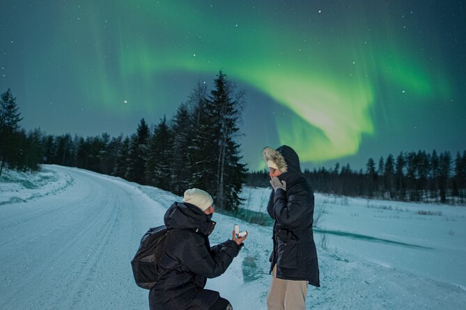 Northern Lights Hunting with a photographer (Only small groups) - Getting to the hunt: pickup, meeting point, and the real timing window